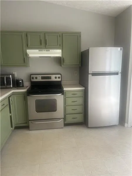 3 bed, 1800 sqft, $1,800 — Photo 2