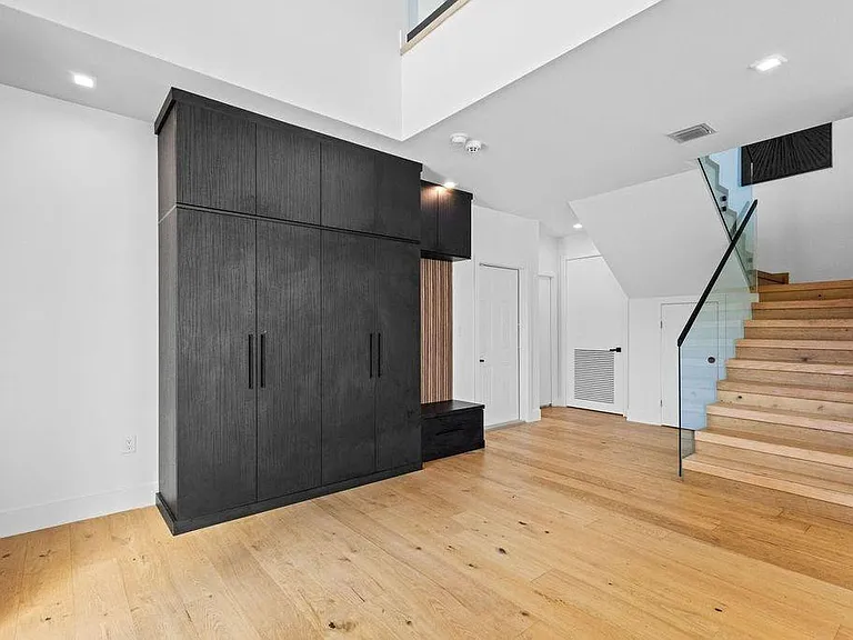 705 SW 8th Ter — Photo 31