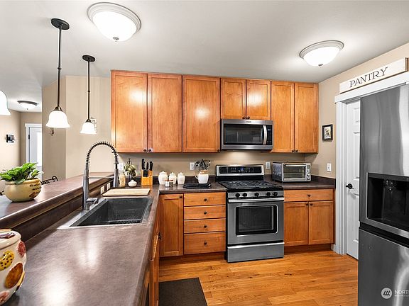 5th image of 530 NW Nesvik Way