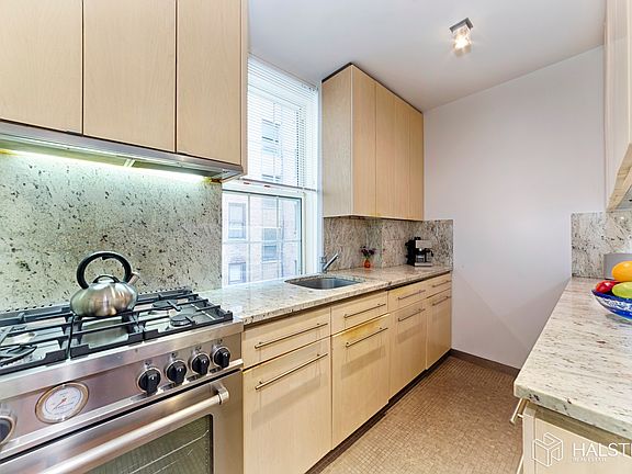 4th image of 677 W End Ave APT 8A