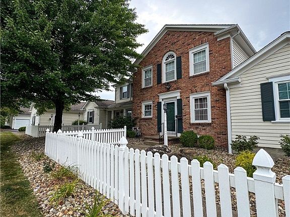3rd image of 814 Kentwood Dr Unit 3