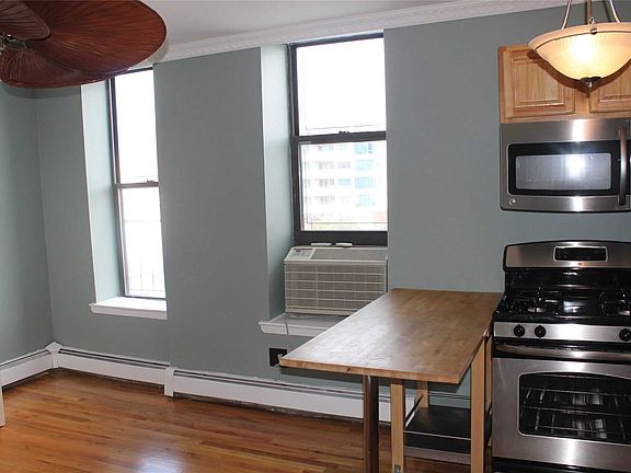 2nd image of 1417 31st Ave APT 4C