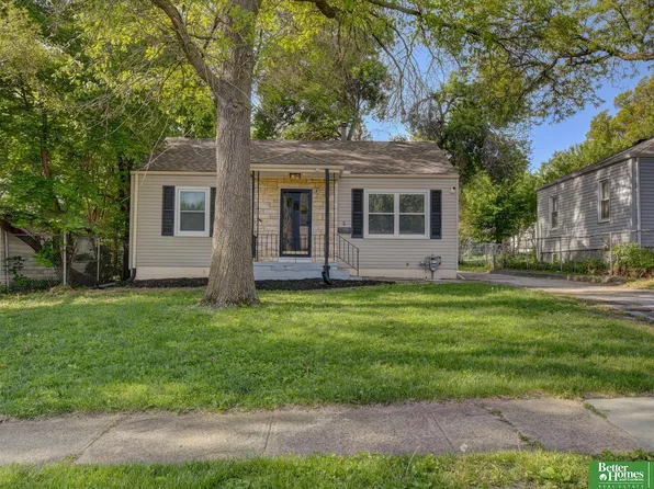 5605 Manderson St, Omaha, NE 68104