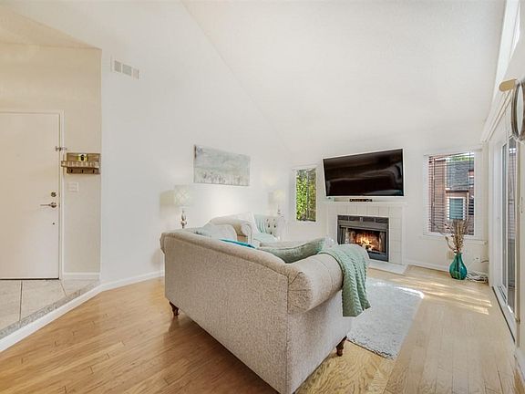 3rd image of 5326 Borneo Cir