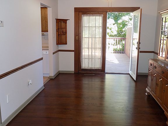 DR with door to deck