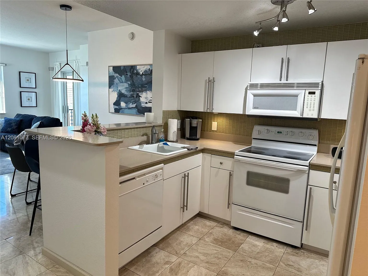 Ten Aragon Condo — Photo 4