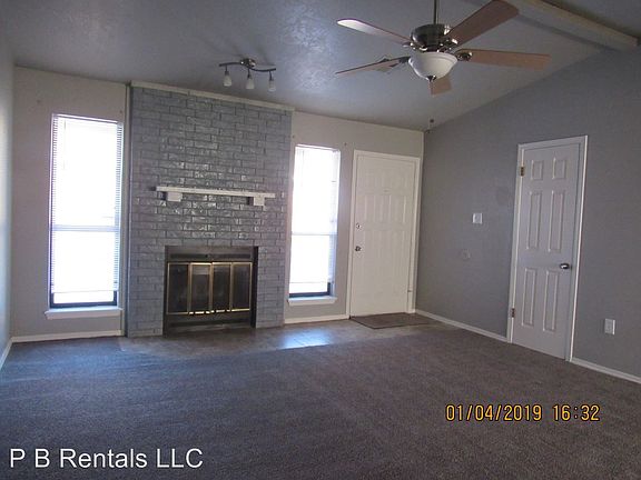 3rd image of 910 NE Tortoise Dr APT 4