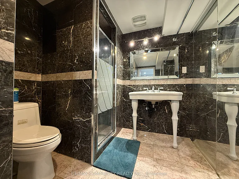 31 Friar Tuck Rd #LOWER — Photo 3