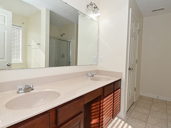 5th image of 7911 Twin Orchard Ct
