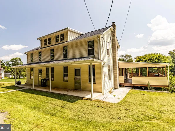 32 E Main St, Quakake, PA 18245