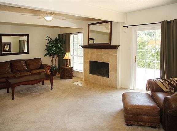 5th image of 2638 Encina Dr
