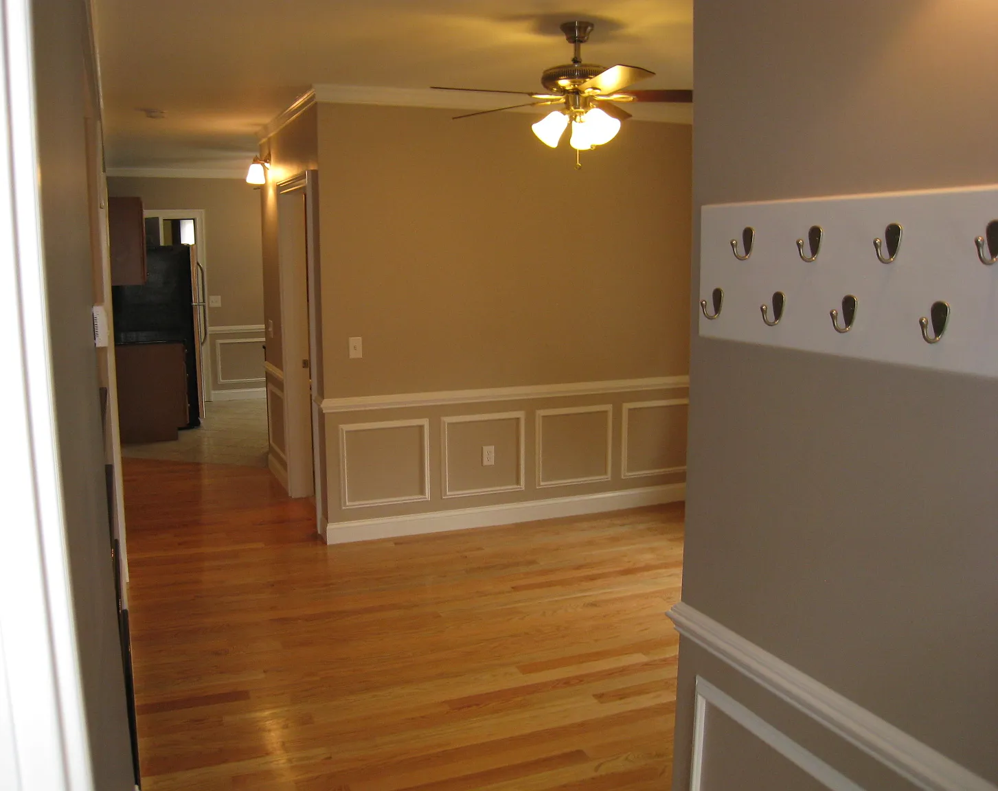 3 bed, 9999 sqft, $3,750 — Photo 2