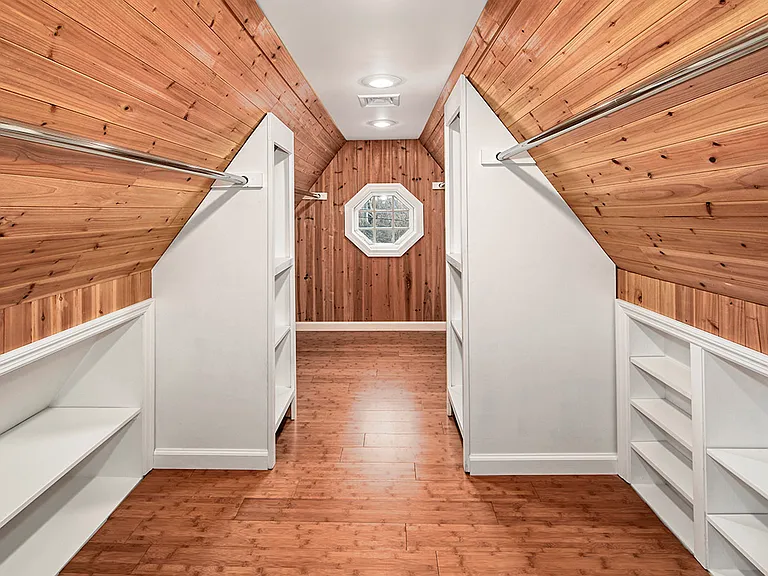 319 Oakland Beach Ave — Photo 11