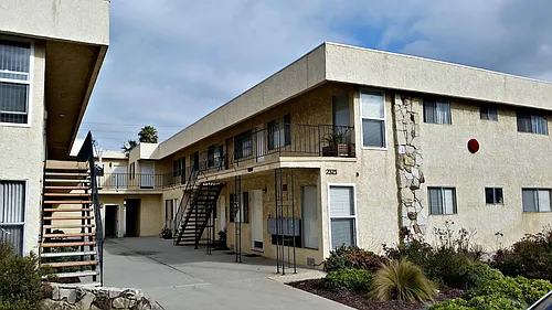 2323 Huntington Ln #C Photo 1