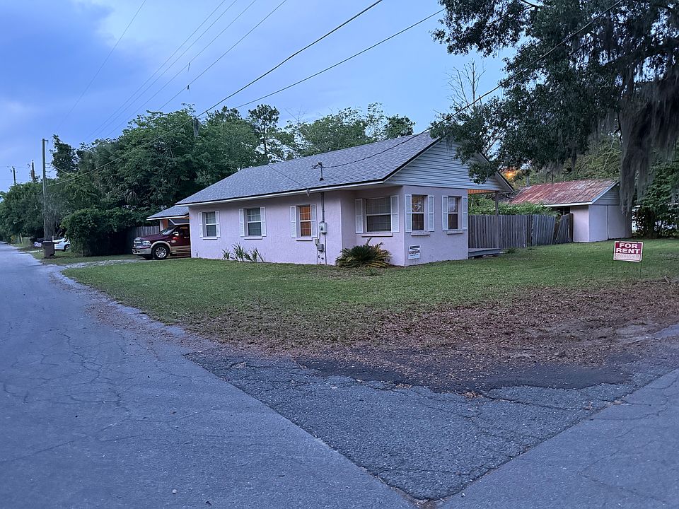 1st image of 589 SE Brown St