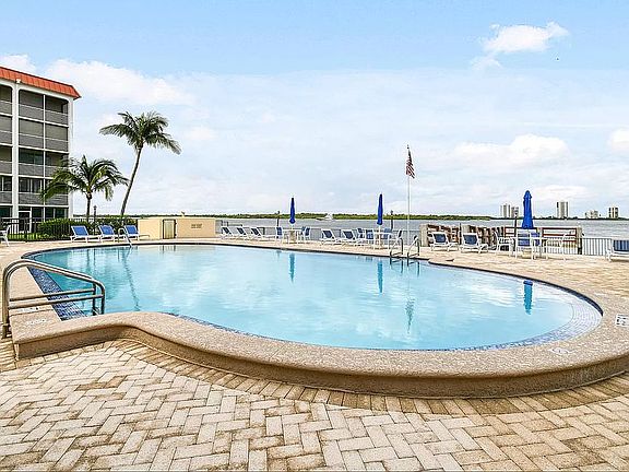 2nd image of 100 Paradise Harbour Blvd APT 411