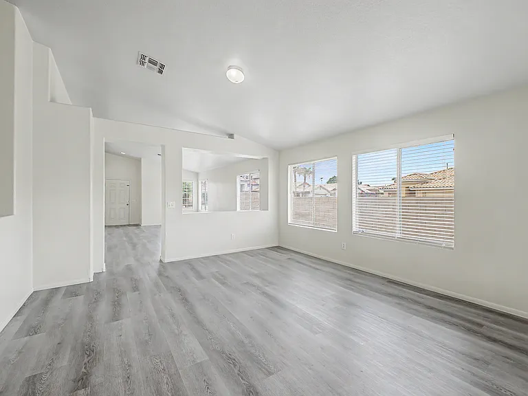12402 N 41st Ave — Photo 9