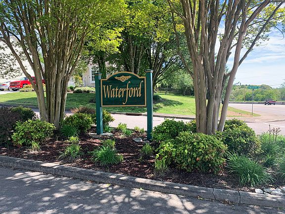3rd image of 718 Summerdale Dr