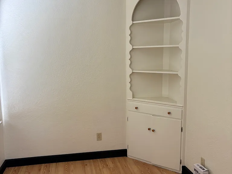 557 Marsh St — Photo 7
