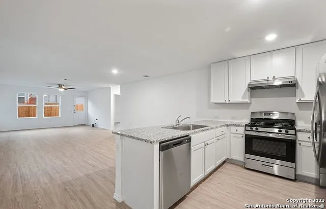 4 bed, 2.0 bath, 1625 sqft, $1,590 — Photo 4