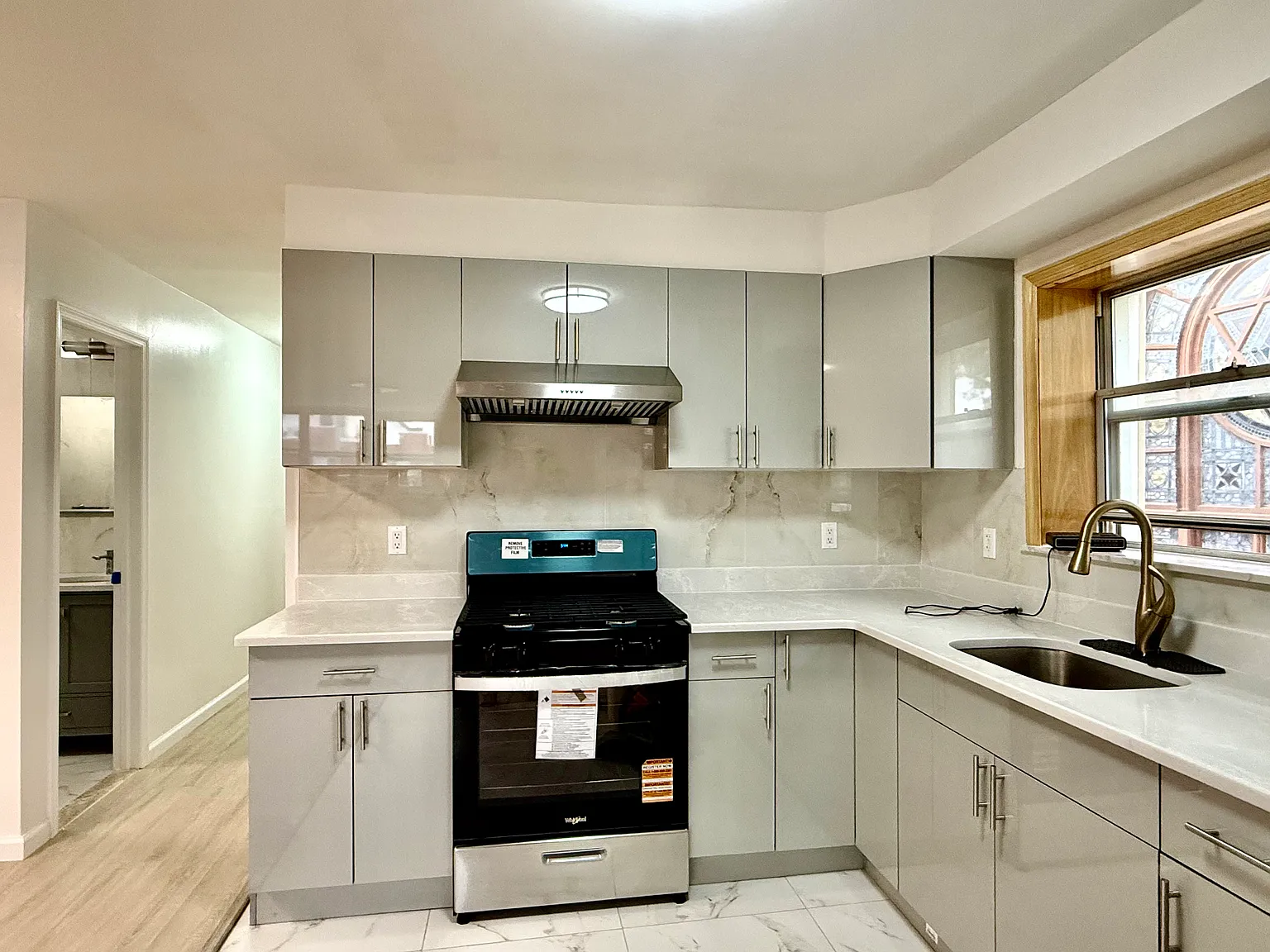 3 bed, 1.5 bath, 1232 sqft, $3,250 — Photo 4