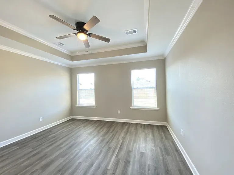 627 Timberline Rd — Photo 2