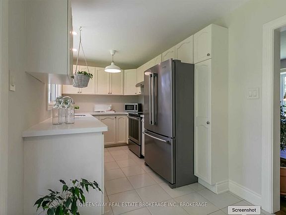 3rd image of 746 Sedore Ave