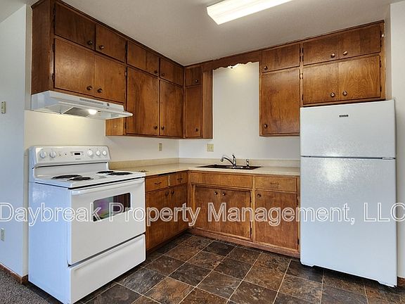 5th image of 915 7th Ave N APT 17