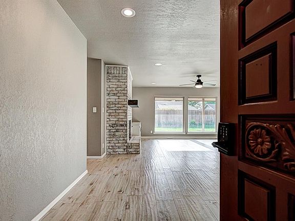 2nd image of 2105 Merrimac