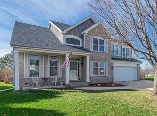 905 Fox Chase Ct, Saint Charles, IL 60174