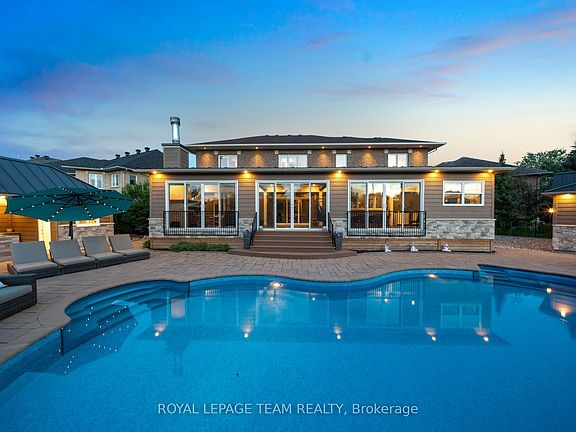 2nd image of 7 Tradewinds Dr
