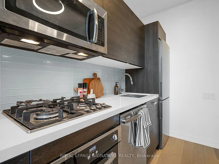 11 Charlotte St #606 — Photo 10