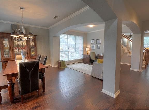 5th image of 2113 Old York Dr
