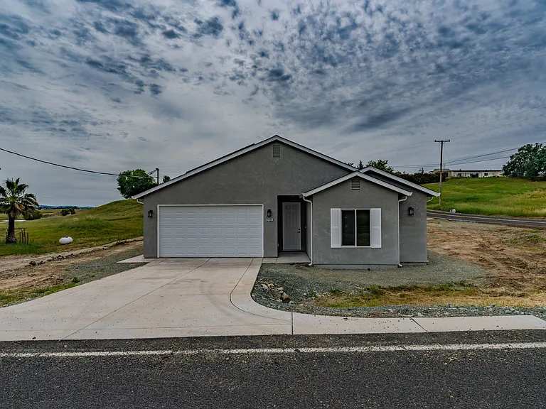 2426 Village Dr — Photo 42