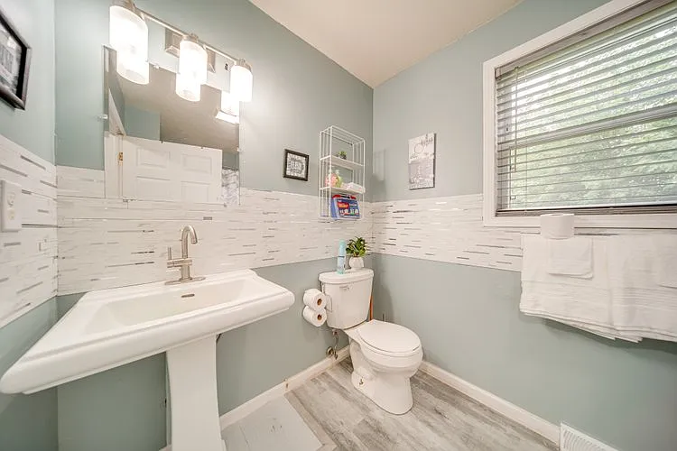 2510 Camphausen Ave — Photo 4