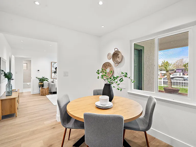 1410 W Camden Pl — Photo 2