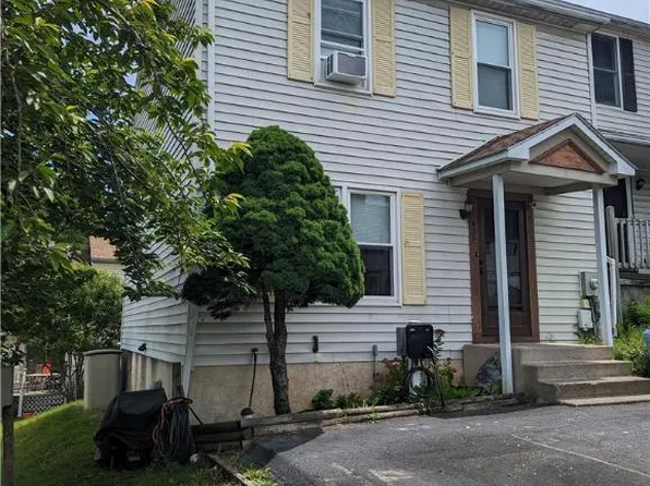 422 Fox Cir, Easton, PA 18042