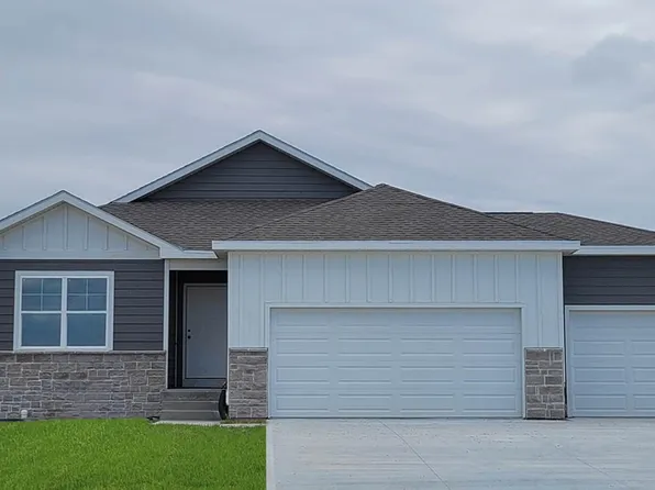 409 Creekview Ave, Polk City, IA 50226