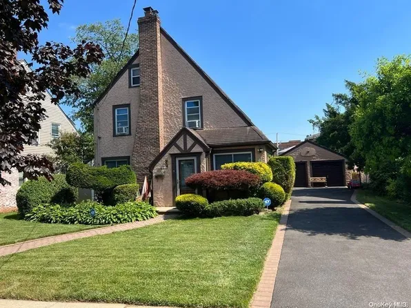 20 Hedgeway, Hempstead, NY 11550