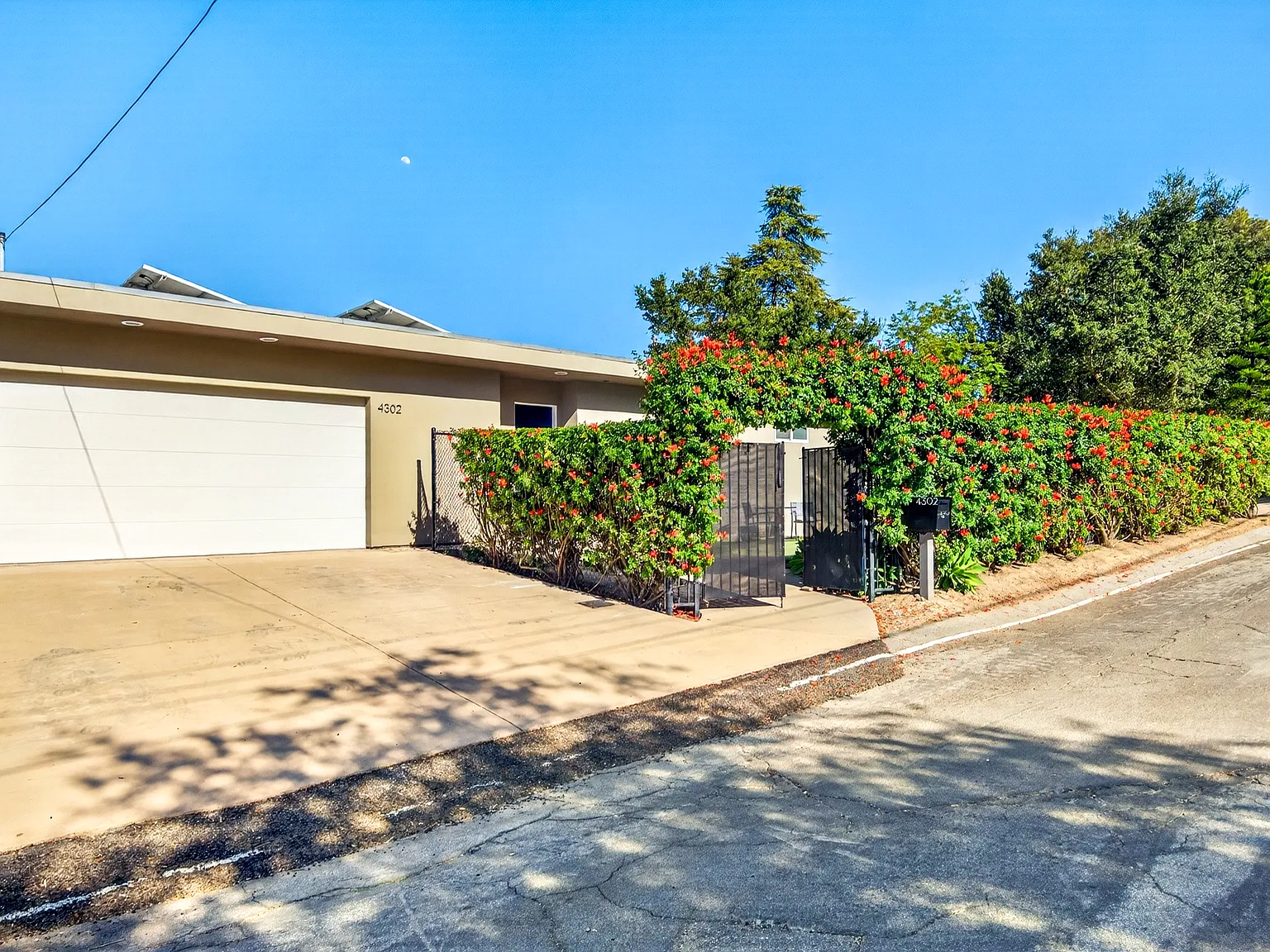 3 bed, 2630 sqft, $7,999 — Photo 3