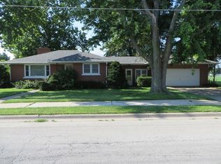 909 W 2nd St, Momence, IL 60954