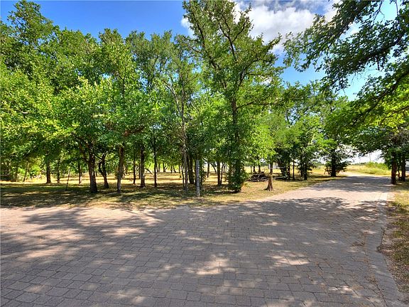 3rd image of 14601 Us Highway 290 E APT B