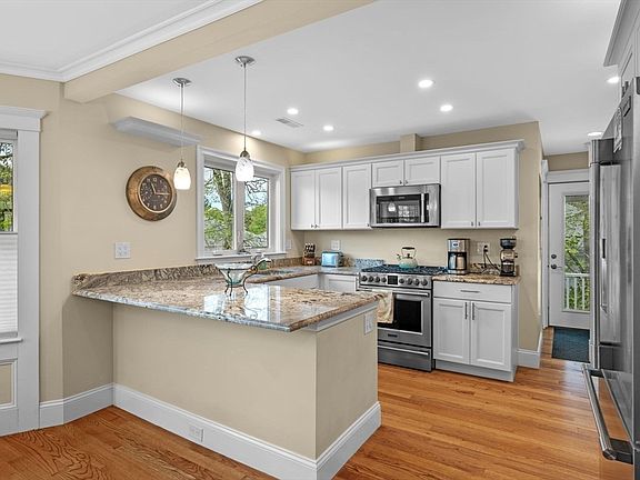 3rd image of 52 Ashland St #52
