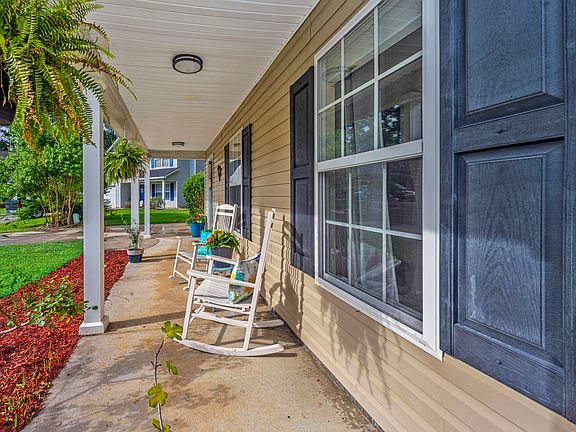 4th image of 220 Bainsbury Ln