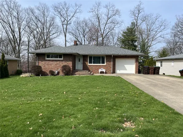 382 Greenwood Dr, Hermitage, PA 16148