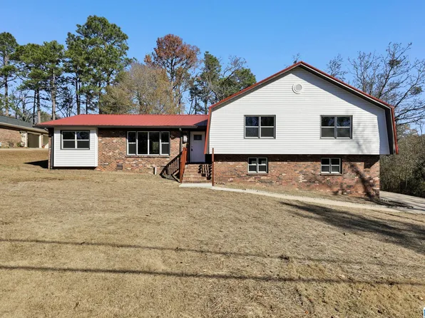 825 Cherokee Trl, Anniston, AL 36206