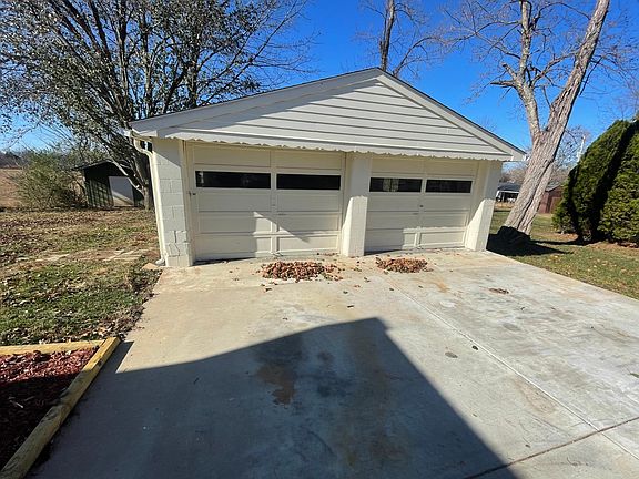 2nd image of 499 Sunview Dr