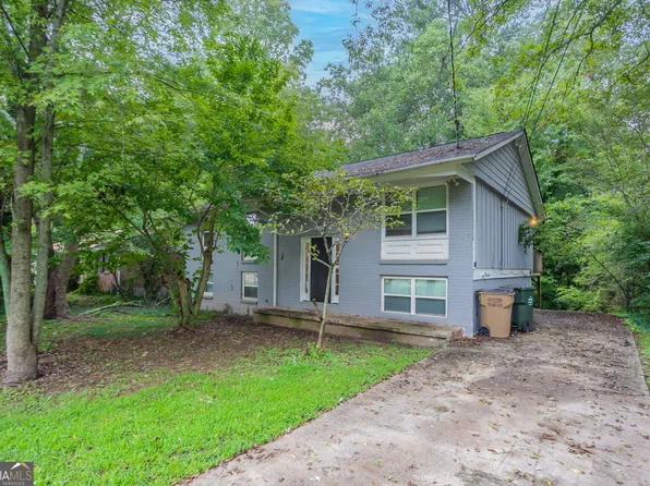 8229 Queens Dr, Jonesboro, GA 30238