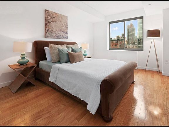 5th image of 555 W 23rd St APT N7m