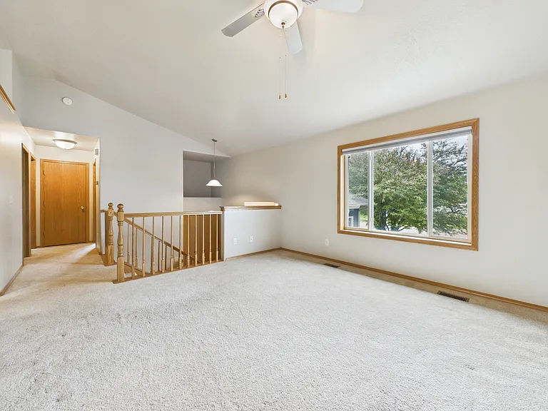 2505 N Vincent Ave — Photo 13